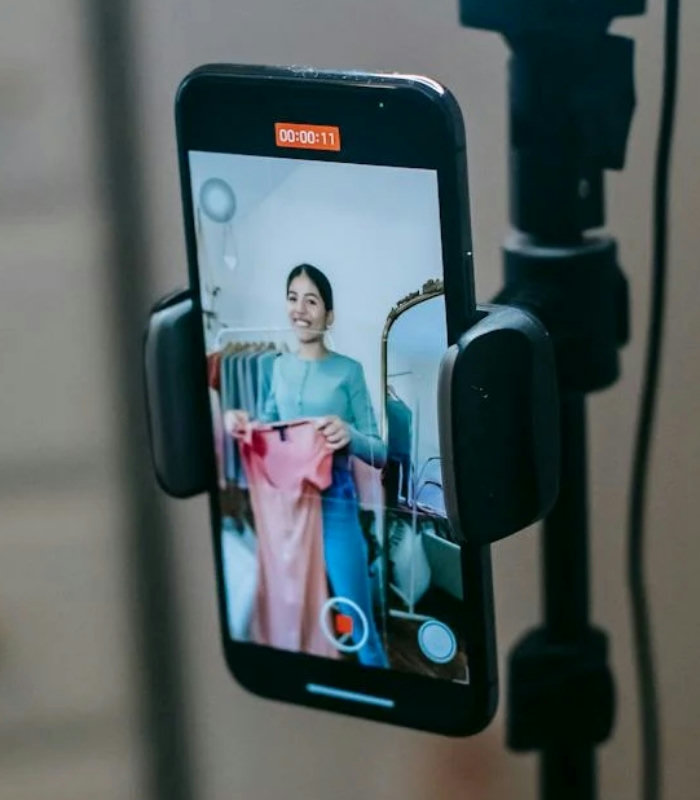 Featured image for "7 Best Platforms for Nano-Influencers in Fashion" - Monetization Strategies article by Anne