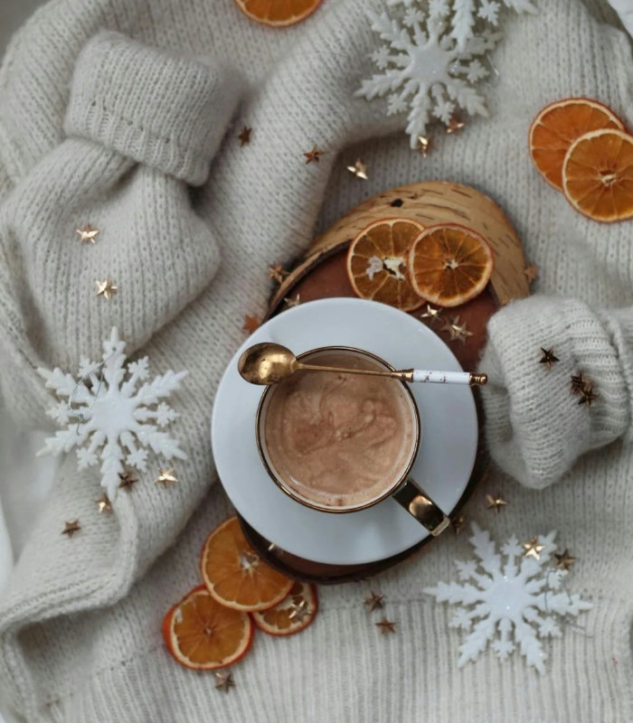 Featured image for "How to Grow As a Remote Content Creator During the Holidays" - Social Media Strategies article by Tiffany